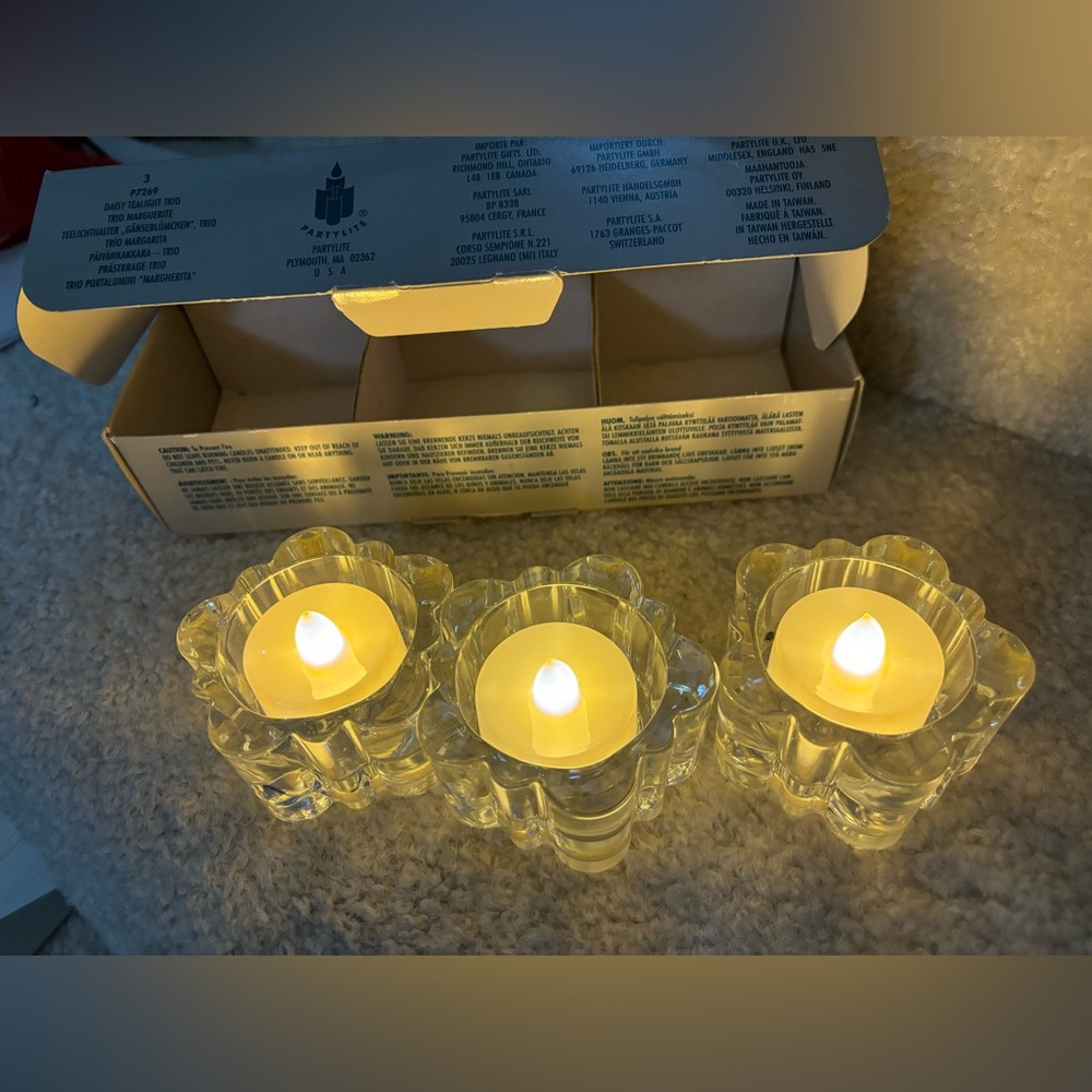 Partylite daisy tealight trio candle holders. Set of 3